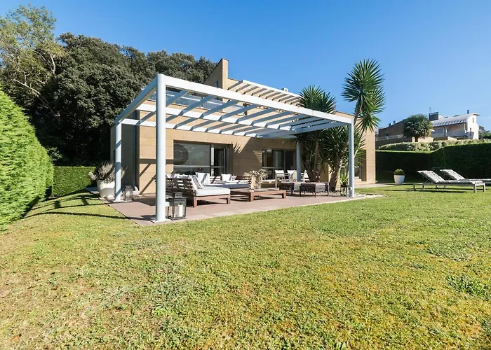 Helloasturias, Casa En Con Piscina, Jardin, Cerca De La Playa. Hébergement de vacances Llanes