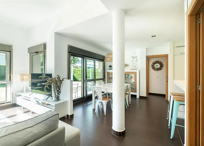 Helloasturias, Casa En Con Piscina, Jardin, Cerca De La Playa. Hébergement de vacances Llanes